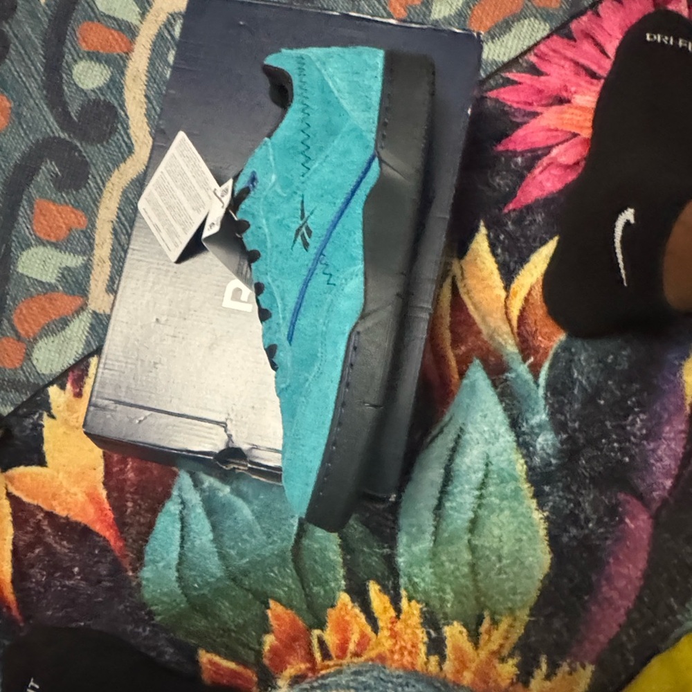 Reebok BB 4000 II in Teal and Black